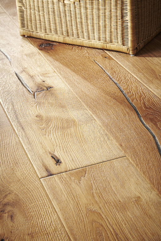 Chene Antique Distressed Natural Oak Engineered Flooring, 220x4x15 mm