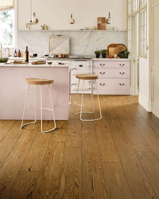Chene Engineered Golden Oak Flooring, Handscraped, 150x3x14mm