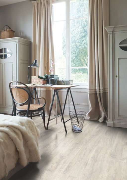 QuickStep CLASSIC Reclaimed White Patina Oak Laminate Flooring, 8mm Image 2