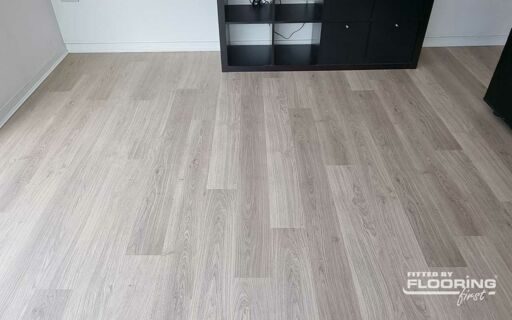 QuickStep ELIGNA Light Grey Varnished Oak Laminate Flooring 8mm Image 3