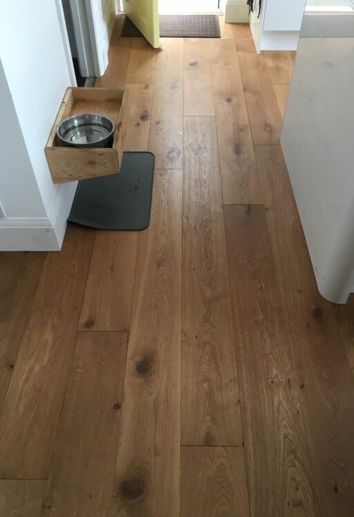 Tradition Classics Handscraped Oak Engineered Flooring, Rustic, Brushed, Oiled, 190x14x1900mm Image 4